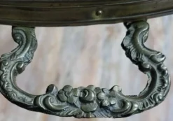 Table à thé a deux plateaux en marqueterie