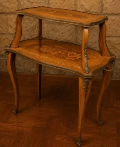 Table à thé a deux plateaux en marqueterie
