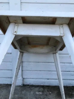 Table Tolix carrée pieds compas