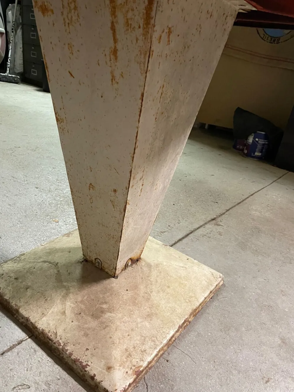 Table Tolix KUB diametre 99cm par Xavier Pauchard