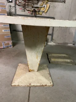 Table Tolix KUB diametre 99cm par Xavier Pauchard