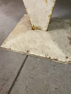 Table Tolix KUB diametre 99cm par Xavier Pauchard