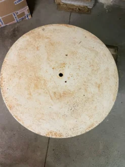 Table Tolix KUB diametre 99cm par Xavier Pauchard