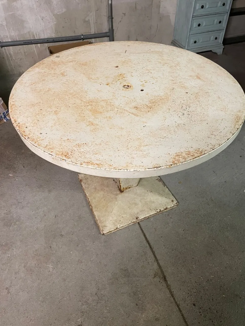 Table Tolix KUB diametre 99cm par Xavier Pauchard