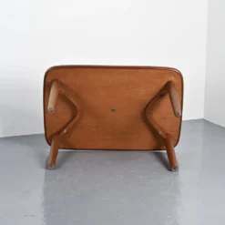 Table T-2671 par Sori Yanagi, Tendo, 1972