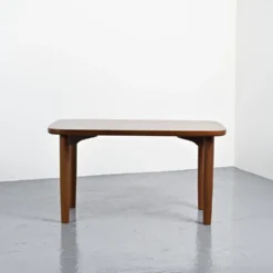 Table T-2671 par Sori Yanagi, Tendo, 1972
