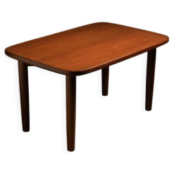 Table T-2671 par Sori Yanagi, Tendo, 1972