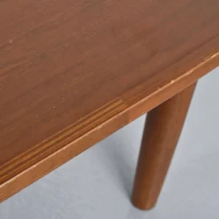 Table T-2671 par Sori Yanagi, Tendo, 1972