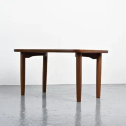 Table T-2671 par Sori Yanagi, Tendo, 1972