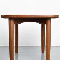 Table T-2671 par Sori Yanagi, Tendo, 1972