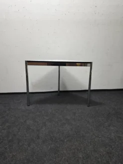 Table triangulaire USM Haller vintage