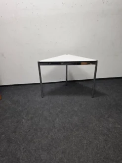 Table triangulaire USM Haller vintage