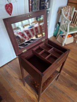 Tablette de maquillage en marquetterie