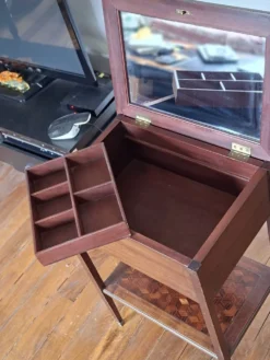 Tablette de maquillage en marquetterie
