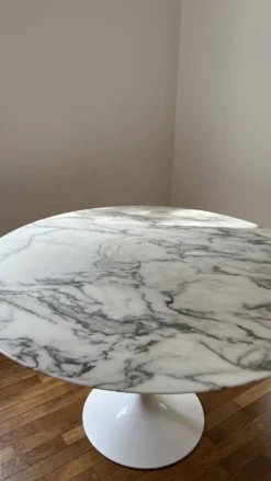 Table Tulip Eero Saarinen – Marbre blanc brillant – Knoll