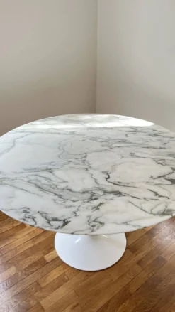 Table Tulip Eero Saarinen – Marbre blanc brillant – Knoll