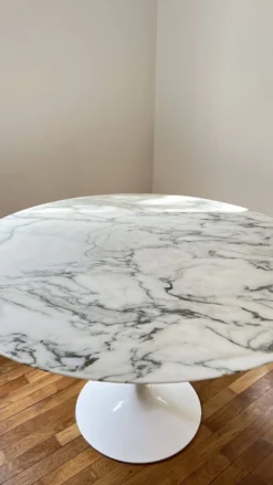 Table Tulip Eero Saarinen – Marbre blanc brillant – Knoll