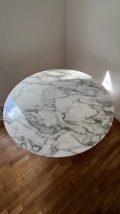 Table Tulip Eero Saarinen – Marbre blanc brillant – Knoll