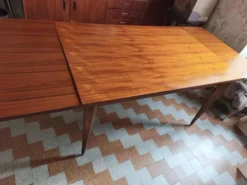 Table type scandinave