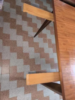 Table type scandinave