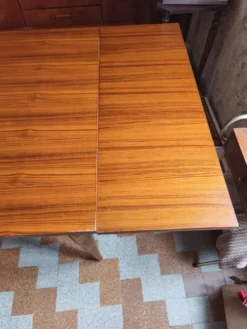 Table type scandinave