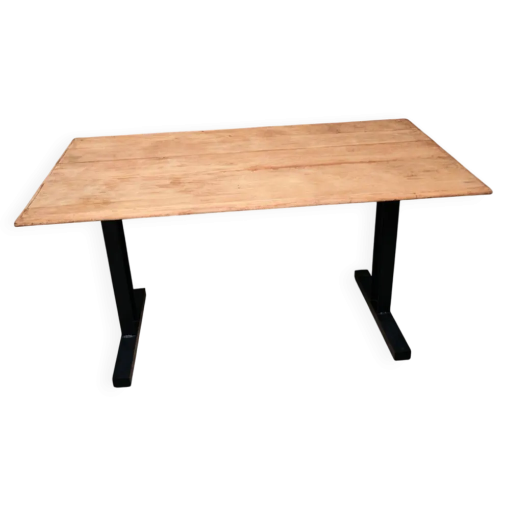 Table unique en bois avec piètement industriel métallique