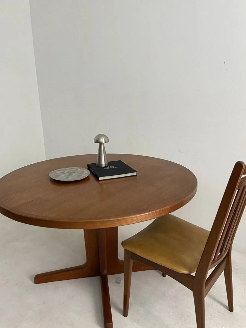 Table vintage danoise en teck – années 60