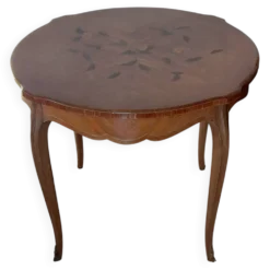 Table volante style Louis XV en marqueterie florale et bronzes