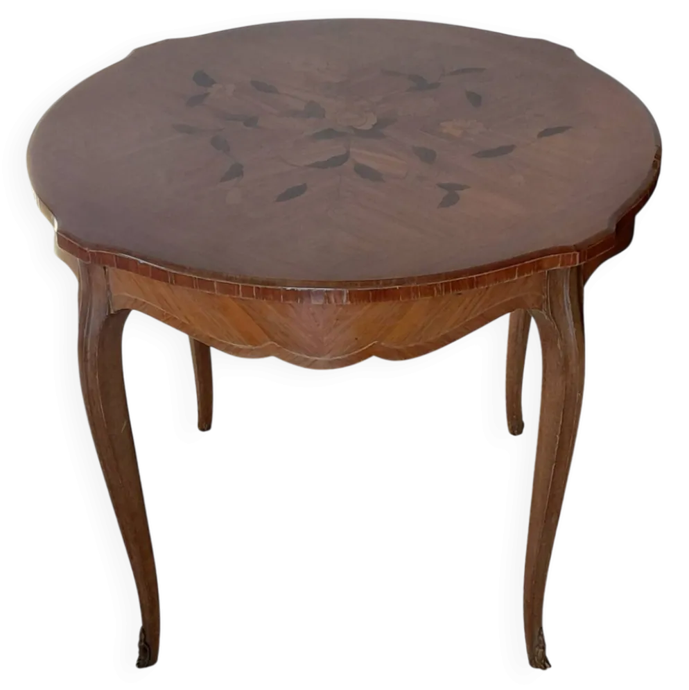 Table volante style Louis XV en marqueterie florale et bronzes