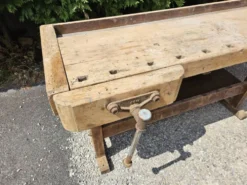 Établi ancien de charpentier