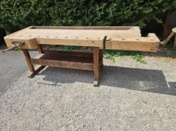 Établi ancien de charpentier