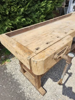 Établi ancien de charpentier