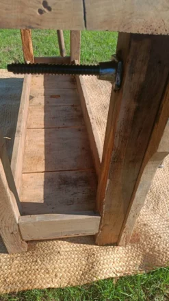 Établi ancien de menuisier en chêne massif avec presse