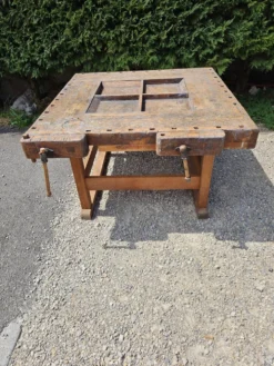 Établi ancien de sculpteur