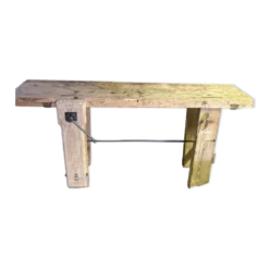 Établi ancien en bois massif avec étau – Authenticité & charme d’atelier