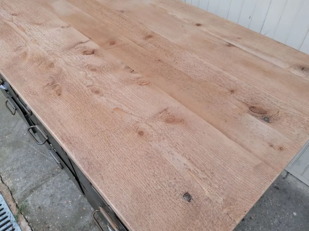 Établi d'atelier ancien, vintage, métal et bois