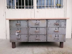 Établi d'atelier ancien, vintage, métal et bois