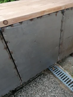 Établi d'atelier ancien, vintage, métal et bois