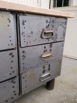Établi d'atelier ancien, vintage, métal et bois