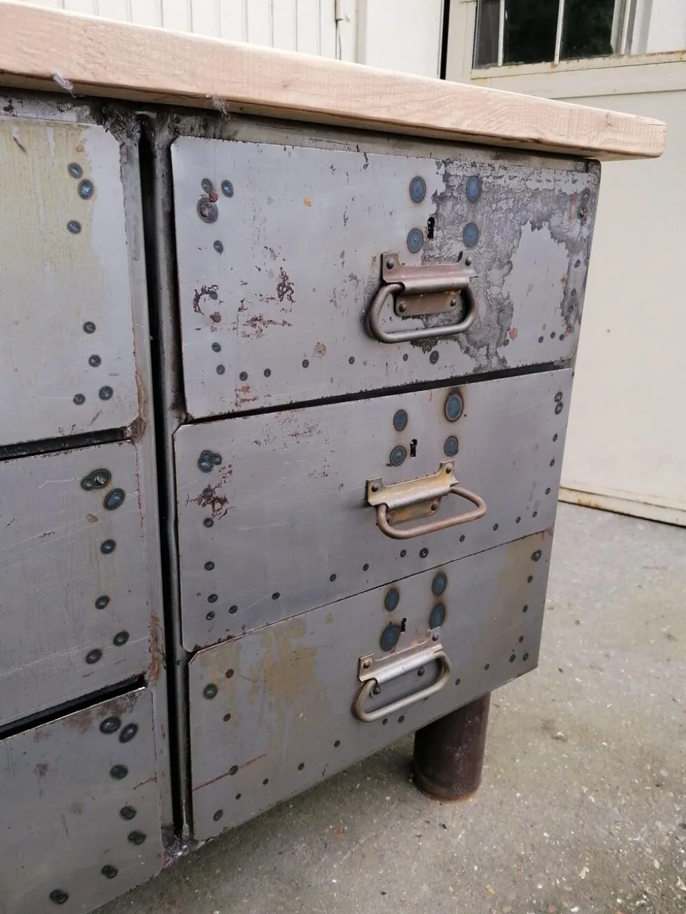 Établi d'atelier ancien, vintage, métal et bois