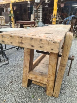 Établi d'ébéniste en bois