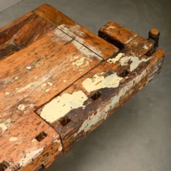 Établi de menuisier vintage en bois industriel rustique avec deux étaux