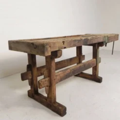 Établi industriel en bois avec étau, 194 cm de long, années 1930