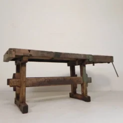 Établi industriel en bois avec étau, 194 cm de long, années 1930