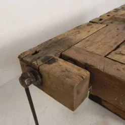 Établi industriel en bois avec étau, 194 cm de long, années 1930