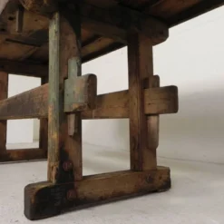 Établi industriel en bois avec étau, 194 cm de long, années 1930