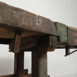 Établi industriel en bois avec étau, 194 cm de long, années 1930