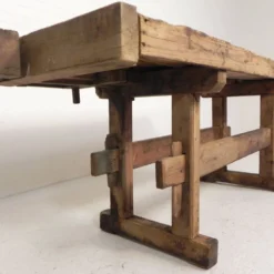 Établi industriel en bois avec étau, 194 cm de long, années 1930