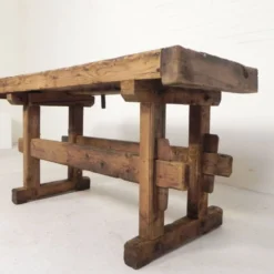 Établi industriel en bois avec étau, 194 cm de long, années 1930