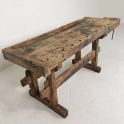 Établi industriel en bois avec étau, 194 cm de long, années 1930